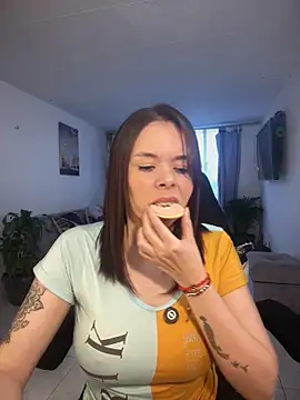 carolina16love online show from November 1, 2025, 10:25 pm