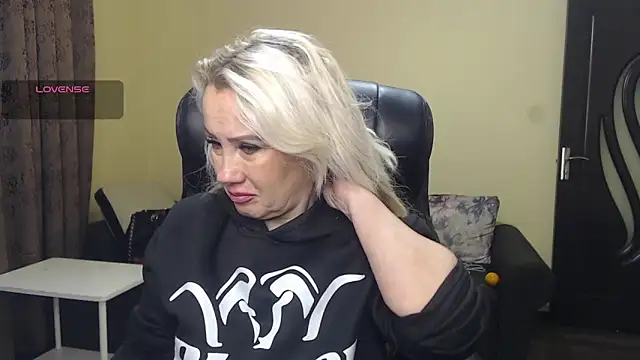 Snapshot of KandyHellenx chatting on January 9, 2026, 6:20 am KandyHellenx online show from January 9, 2026, 6:20 am