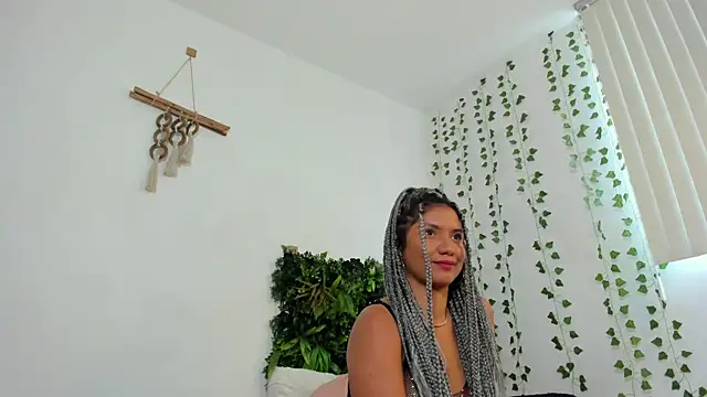 karlye 5 online show from February 11, 2025, 2:35 pm