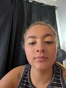 Snapshot of Emiily_W chatting on January 10, 2026, 3:29 pm Emiily W online show from January 10, 2026, 3:29 pm