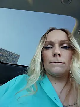 Snapshot of Bondgirl_013 chatting on October 17, 2025, 11:45 am Bondgirl 013 online show from October 17, 2025, 11:45 am