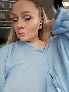 Snapshot of Bondgirl_013 chatting on October 15, 2025, 11:07 am Bondgirl 013 online show from October 15, 2025, 11:07 am