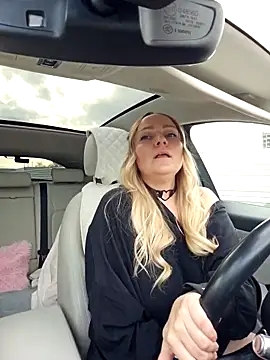 Snapshot of Bondgirl_013 chatting on October 23, 2025, 10:58 am Bondgirl 013 online show from October 23, 2025, 10:58 am