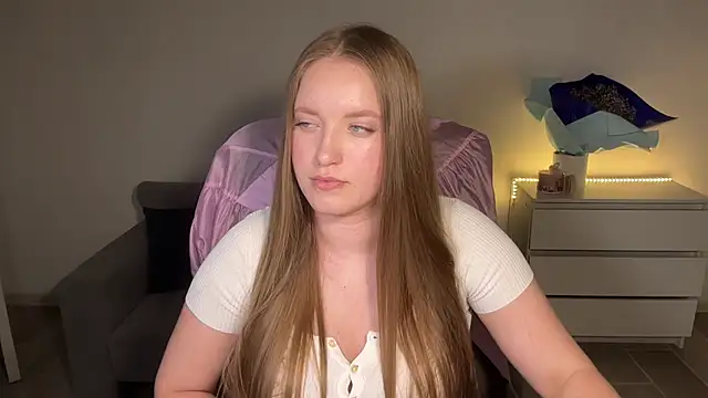 Snapshot of EvaMaddison chatting on July 15, 2026, 8:38 pm EvaMaddison online show from July 15, 2026, 8:38 pm