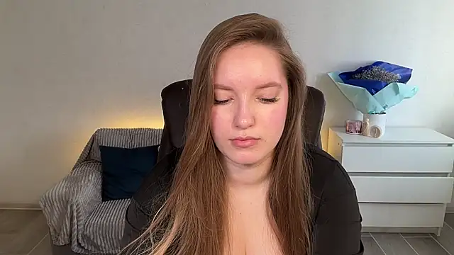 Snapshot of EvaMaddison chatting on April 6, 2026, 6:47 am EvaMaddison online show from April 6, 2026, 6:47 am