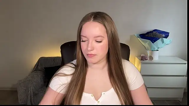 Snapshot of EvaMaddison chatting on April 9, 2026, 7:25 am EvaMaddison online show from April 9, 2026, 7:25 am