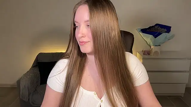 Snapshot of EvaMaddison chatting on March 27, 2026, 5:47 pm EvaMaddison online show from March 27, 2026, 5:47 pm