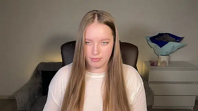 Snapshot of EvaMaddison chatting on March 7, 2026, 6:24 pm EvaMaddison online show from March 7, 2026, 6:24 pm