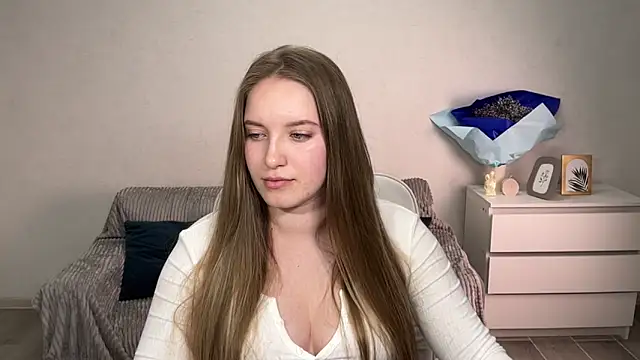 Snapshot of EvaMaddison chatting on September 14, 2025, 6:19 pm EvaMaddison online show from September 14, 2025, 6:19 pm