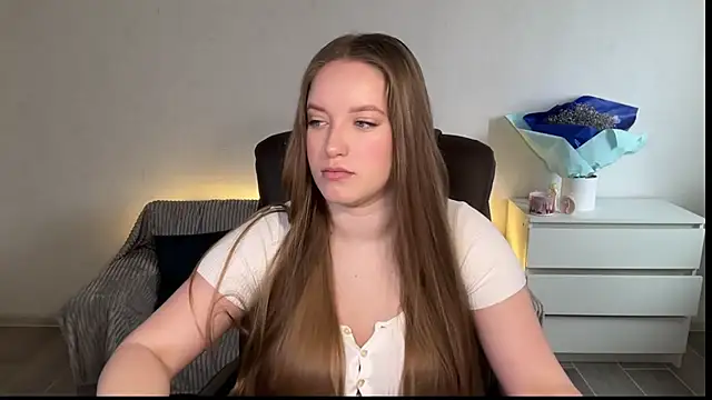 Snapshot of EvaMaddison chatting on April 11, 2026, 6:43 am EvaMaddison online show from April 11, 2026, 6:43 am