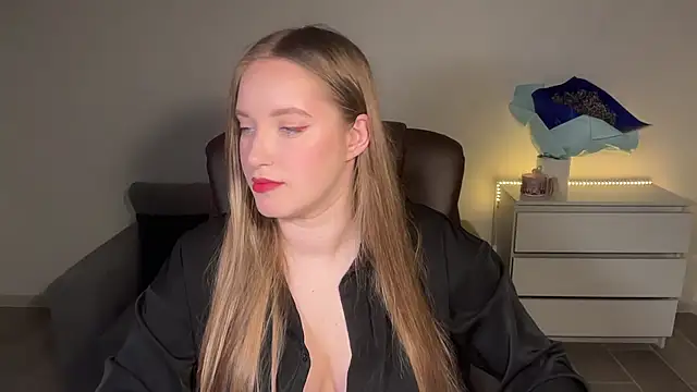 Snapshot of EvaMaddison chatting on July 21, 2026, 10:33 pm EvaMaddison online show from July 21, 2026, 10:33 pm