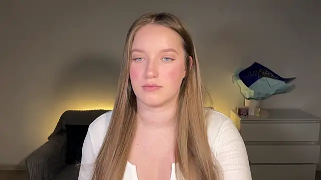 Snapshot of EvaMaddison chatting on February 28, 2026, 6:51 pm EvaMaddison online show from February 28, 2026, 6:51 pm