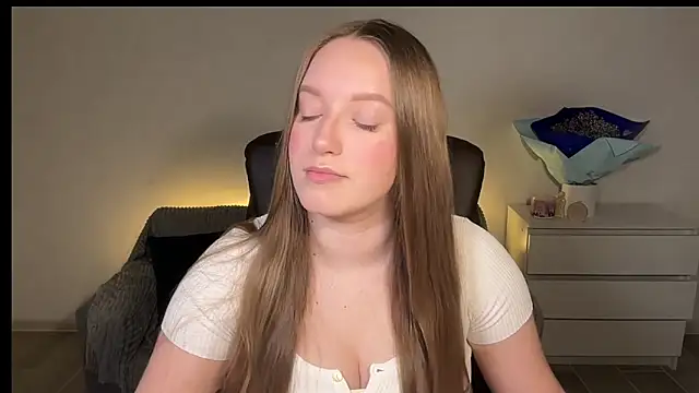 Snapshot of EvaMaddison chatting on March 26, 2026, 5:44 pm EvaMaddison online show from March 26, 2026, 5:44 pm