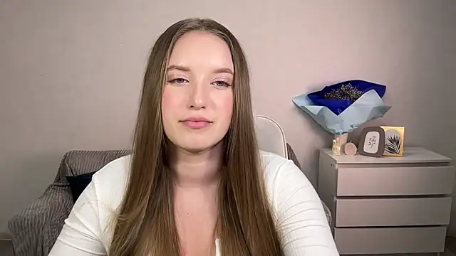 Snapshot of EvaMaddison chatting on October 8, 2025, 8:09 pm EvaMaddison online show from October 8, 2025, 8:09 pm