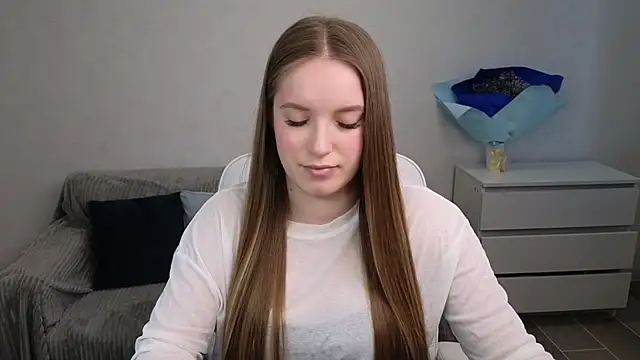 Snapshot of EvaMaddison chatting on February 27, 2025, 8:24 am EvaMaddison online show from February 27, 2025, 8:24 am