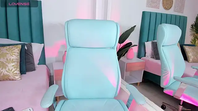 amy-thomson1 online show from October 31, 2025, 12:13 pm