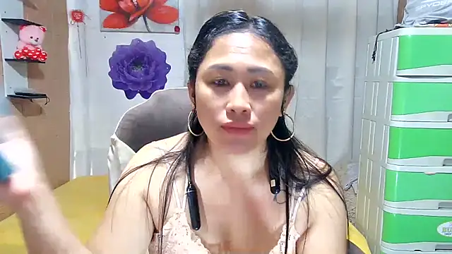 Snapshot of M_e_c_e_l chatting on April 15, 2026, 12:27 am M e c e l online show from April 15, 2026, 12:27 am