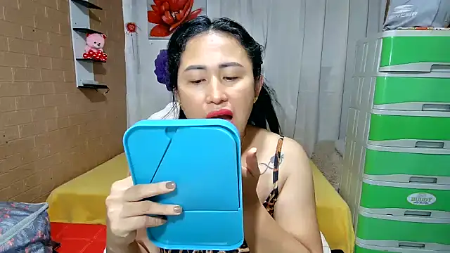 Snapshot of M_e_c_e_l chatting on April 1, 2026, 11:34 pm M e c e l online show from April 1, 2026, 11:34 pm
