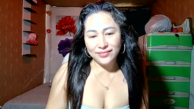 Snapshot of M_e_c_e_l chatting on March 24, 2026, 12:32 am M e c e l online show from March 24, 2026, 12:32 am