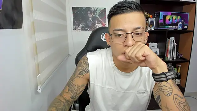 Snapshot of SIXXTOLOVE18 chatting on March 4, 2025, 8:49 pm SIXXTOLOVE18 online show from March 4, 2025, 8:49 pm