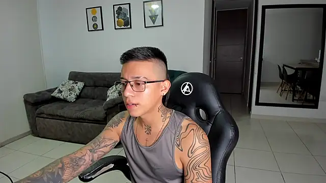 Snapshot of SIXXTOLOVE18 chatting on September 9, 2025, 4:33 am SIXXTOLOVE18 online show from September 9, 2025, 4:33 am