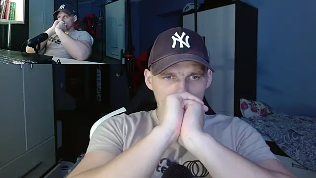 Snapshot of PoliglotJoe chatting on October 4, 2025, 12:50 pm PoliglotJoe online show from October 4, 2025, 12:50 pm