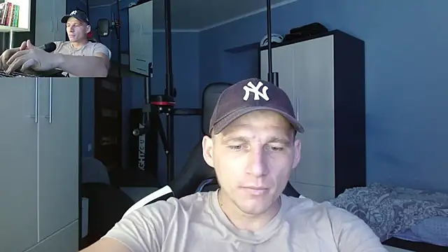 Snapshot of PoliglotJoe chatting on October 3, 2025, 7:21 am PoliglotJoe online show from October 3, 2025, 7:21 am