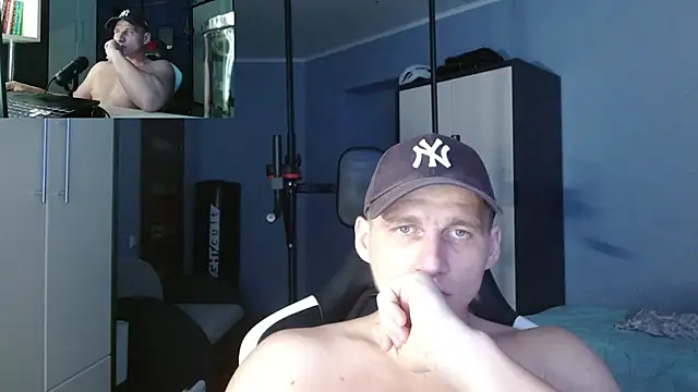 Snapshot of PoliglotJoe chatting on October 7, 2025, 10:38 am PoliglotJoe online show from October 7, 2025, 10:38 am