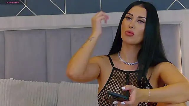 EmyLaveau online show from November 3, 2025, 6:29 am