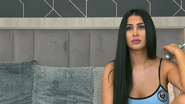 EmyLaveau online show from March 26, 2026, 6:11 am