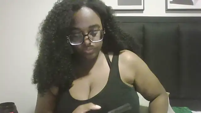 Snapshot of MissCC99 chatting on April 5, 2026, 11:55 pm MissCC99 online show from April 5, 2026, 11:55 pm