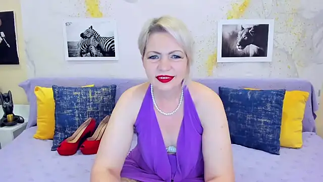 Snapshot of BeautyName chatting on March 9, 2025, 11:03 pm BeautyName online show from March 9, 2025, 11:03 pm