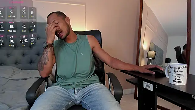 Snapshot of Sweet_Alessandre chatting on March 12, 2026, 7:40 pm Sweet Alessandre online show from March 12, 2026, 7:40 pm