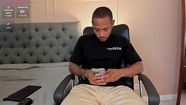 Snapshot of Sweet_Alessandre chatting on March 6, 2026, 8:04 pm Sweet Alessandre online show from March 6, 2026, 8:04 pm