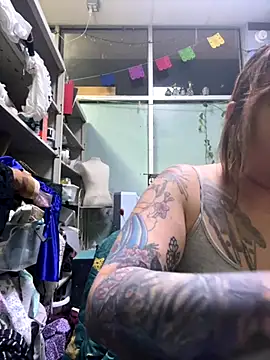 evacheers online show from September 14, 2025, 3:40 am