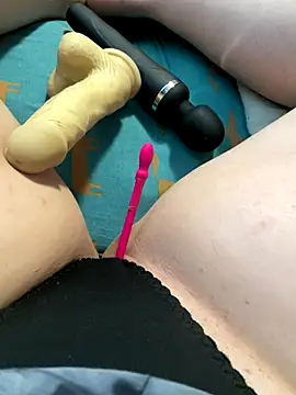 katcclovea online show from December 14, 2025, 4:40 am