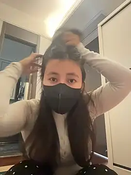 Snapshot of Sylvia- chatting on November 30, 2025, 7:20 am Sylvia- online show from November 30, 2025, 7:20 am