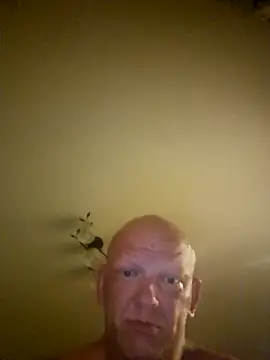 szaoonybyczek online show from November 9, 2025, 2:26 am