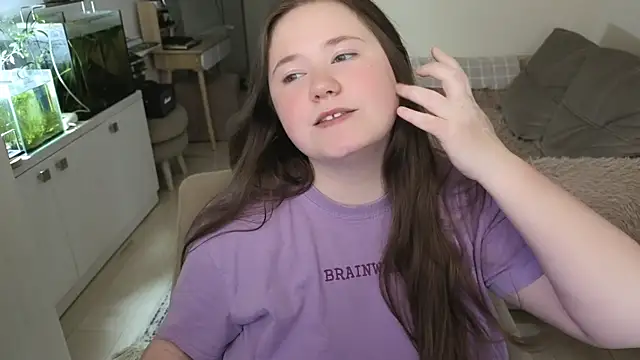 remirann  online show from April 3, 2026, 1:39 pm