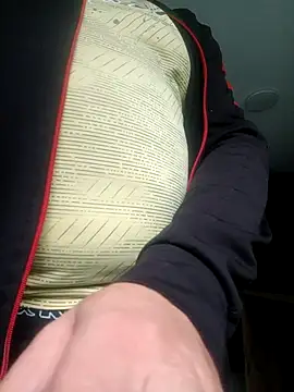 Snapshot of Adry1986 chatting on October 3, 2025, 11:01 am Adry1986 online show from October 3, 2025, 11:01 am