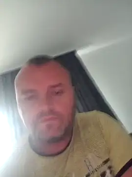 Snapshot of Adry1986 chatting on October 7, 2025, 8:37 am Adry1986 online show from October 7, 2025, 8:37 am