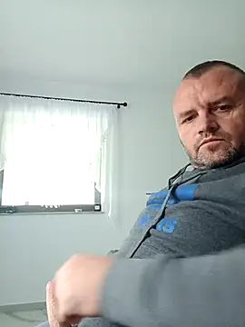 Snapshot of Adry1986 chatting on October 9, 2025, 8:48 am Adry1986 online show from October 9, 2025, 8:48 am