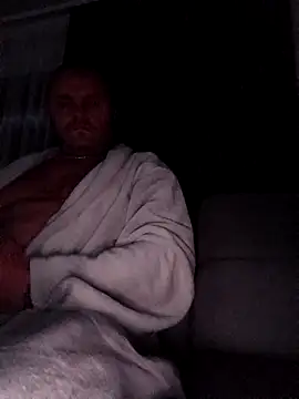 Snapshot of Adry1986 chatting on September 10, 2025, 7:35 pm Adry1986 online show from September 10, 2025, 7:35 pm