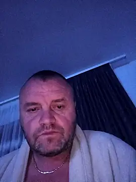 Snapshot of Adry1986 chatting on October 7, 2025, 9:05 pm Adry1986 online show from October 7, 2025, 9:05 pm