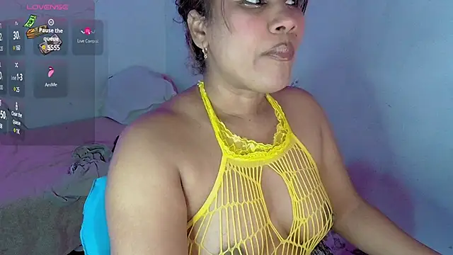 Snapshot of kiarybell__ chatting on February 3, 2025, 3:09 am kiarybell online show from February 3, 2025, 3:09 am