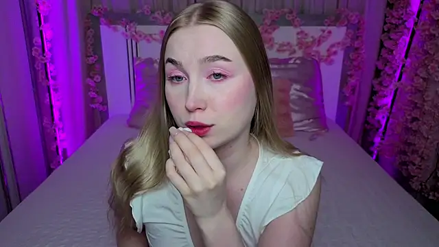 LilyStarlight online show from June 7, 2026, 3:45 am