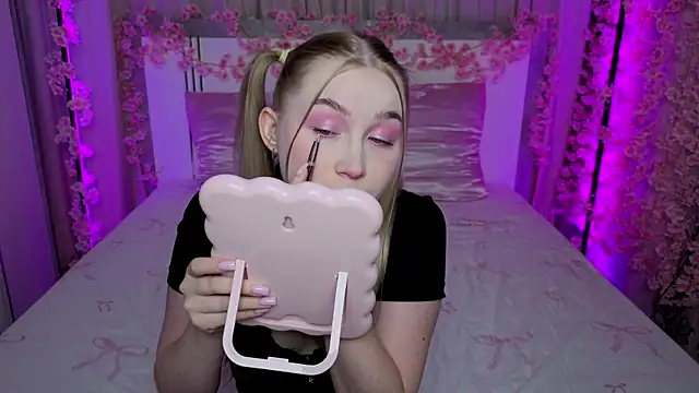 LilyStarlight online show from July 1, 2026, 3:29 am