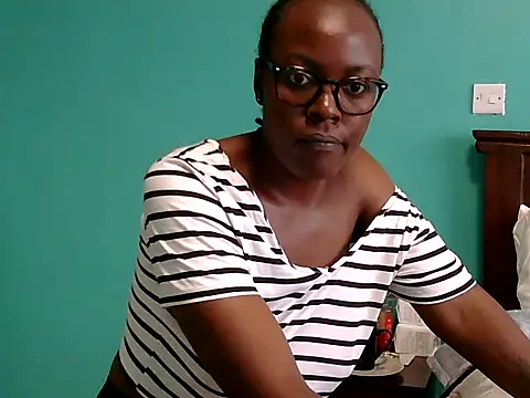 Laurettah online show from May 7, 2026, 7:45 am