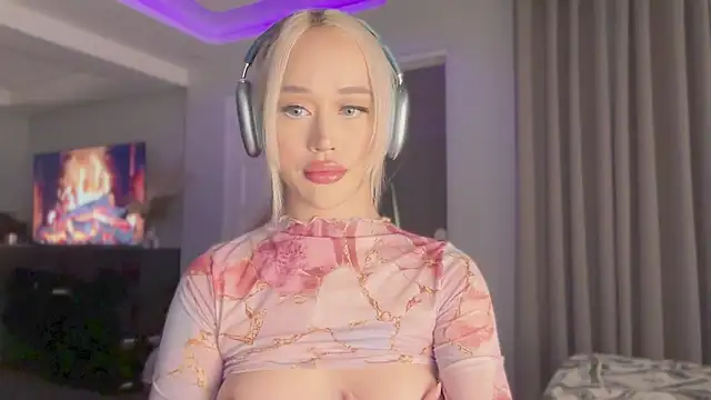 Snapshot of Carrie_Colbyxx chatting on February 21, 2025, 7:54 pm Carrie Colbyxx online show from February 21, 2025, 7:54 pm