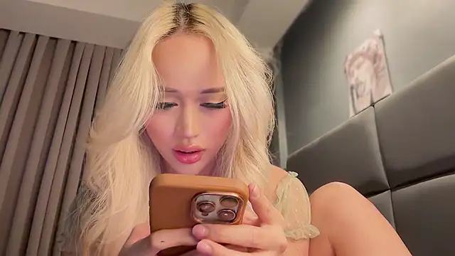 Snapshot of Carrie_Colbyxx chatting on March 5, 2025, 5:18 am Carrie Colbyxx online show from March 5, 2025, 5:18 am